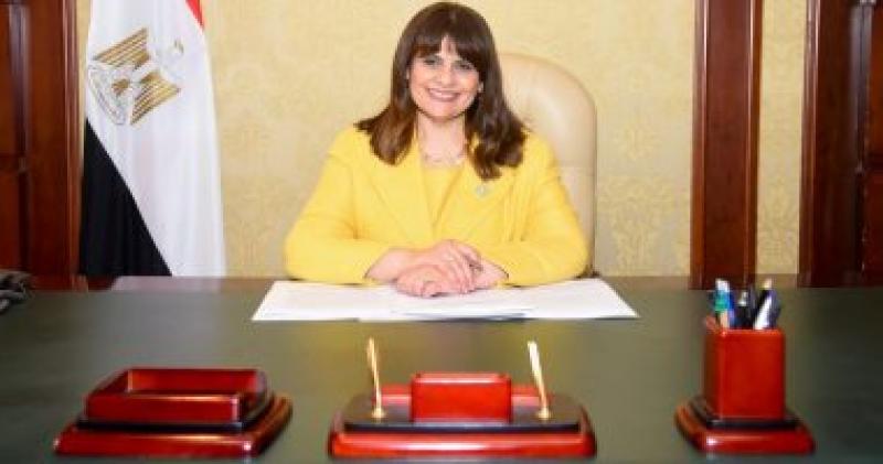 سها جندى وزيرة الهجرة وشئون المصريين بالخارج بالمواطنين المصريين