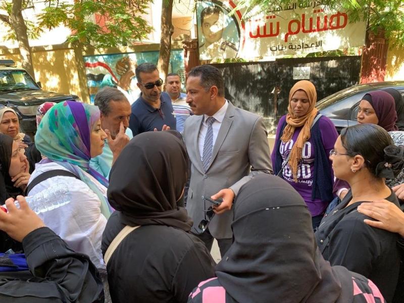 سلومة وسط أولياء أمور الطلبة
