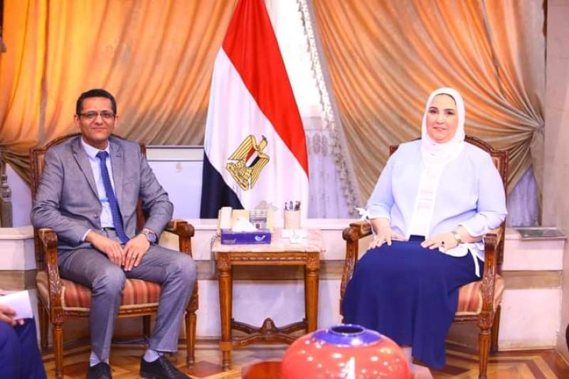 نقيب الصحفيين ووزيرة التضامن الإجتماعي