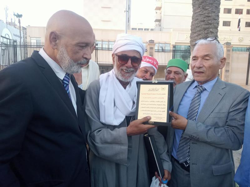 محافظ بورسعيد مع شيخ الطريقة الرفاعية