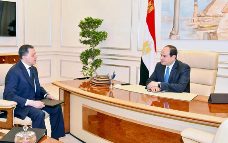 الرئيس السيسي ووزير الداخلية الواء محمود توفيق