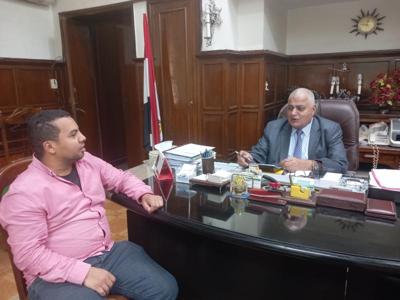 الزميل حسن أبو خزيم خلال لقائه بالمهندس إبراهيم خطاب الرئيس التنفيذي لشركة طنطا للزيوت