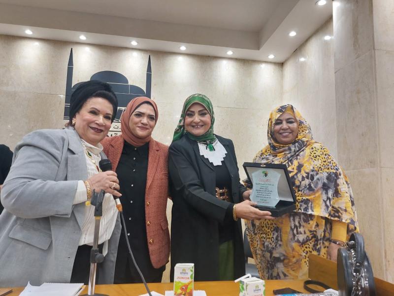 المرأة المصرية وقضايا الوطن