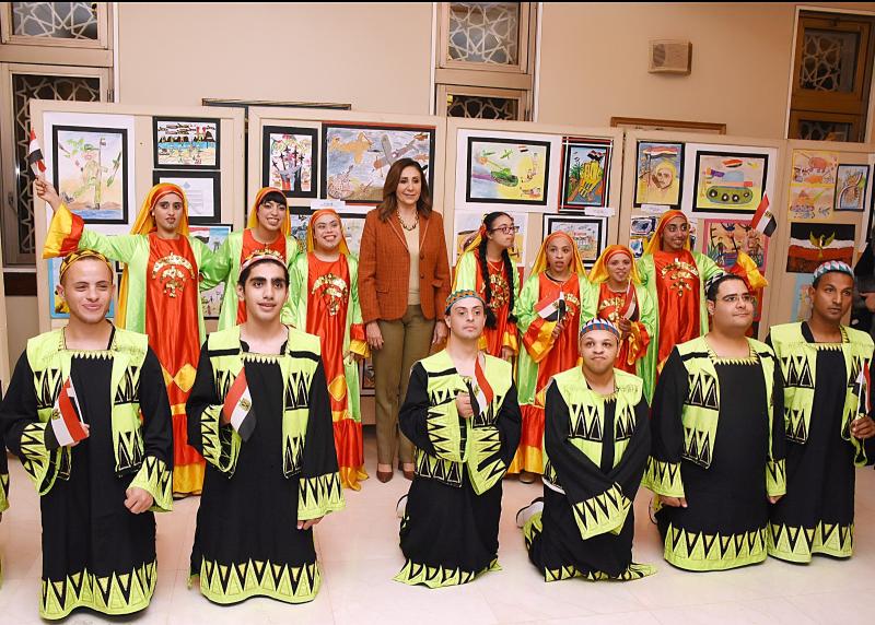وزيرة الثقافة 
