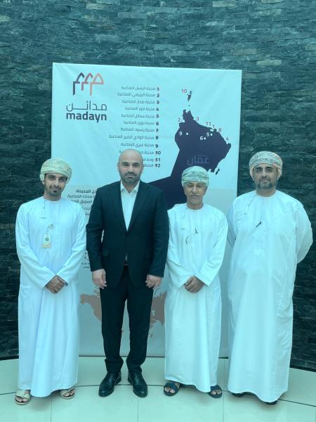 السفير داني الأشقر خلال زيارته سلطنة عُمان