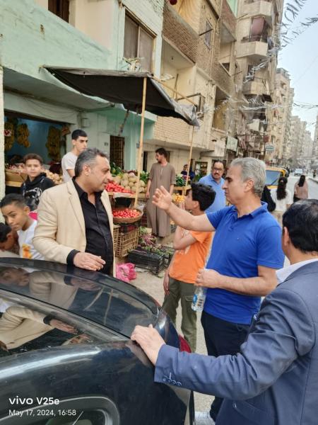 رئيس جهاز حماية المستهلك خلال جولة تفقدية على الأسواق