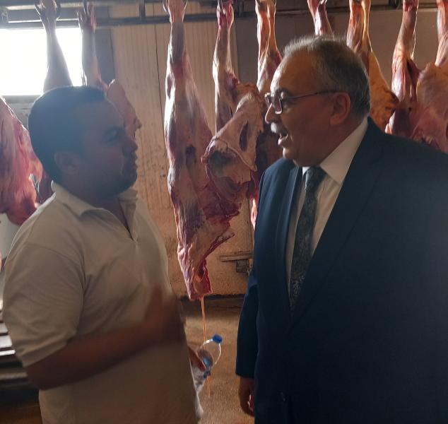 العميد محمود السعدني العضو التنفيذي لشركة المصرية للحوم والدواجن مع الزميل حسن علي أبوخزيم