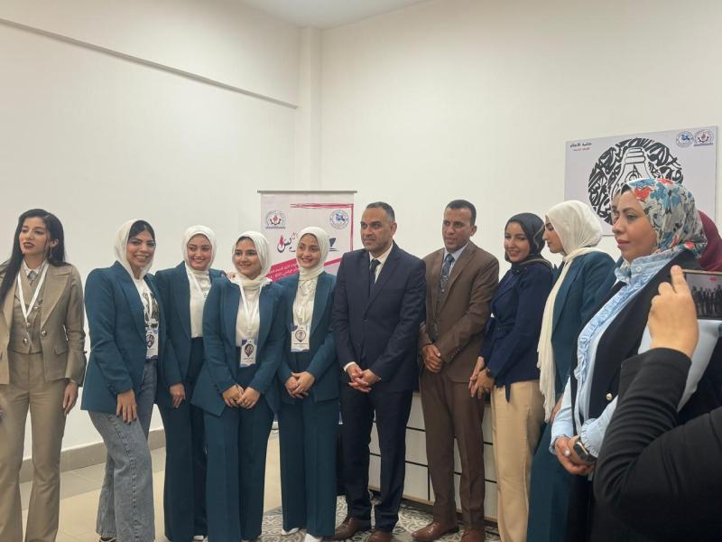 خريجى كلية إعلام جامعة السويس