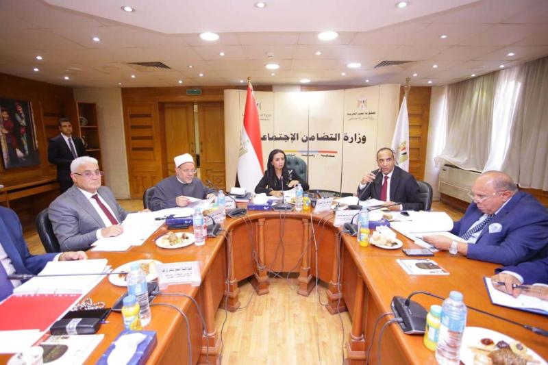 الدكتورة مايا مرسي تترأس أول اجتماع لمجلس إدارة بنك ناصر الاجتماعي 