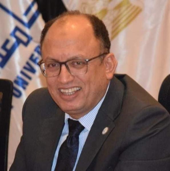دكتور السيد قنديل رئيس جامعة حلوان