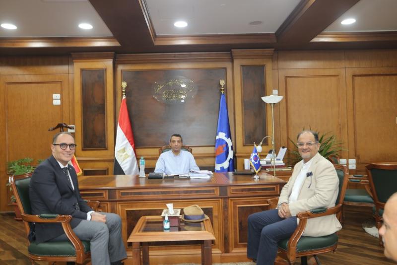 اللواء طارق الشاذلى محافظ السويس