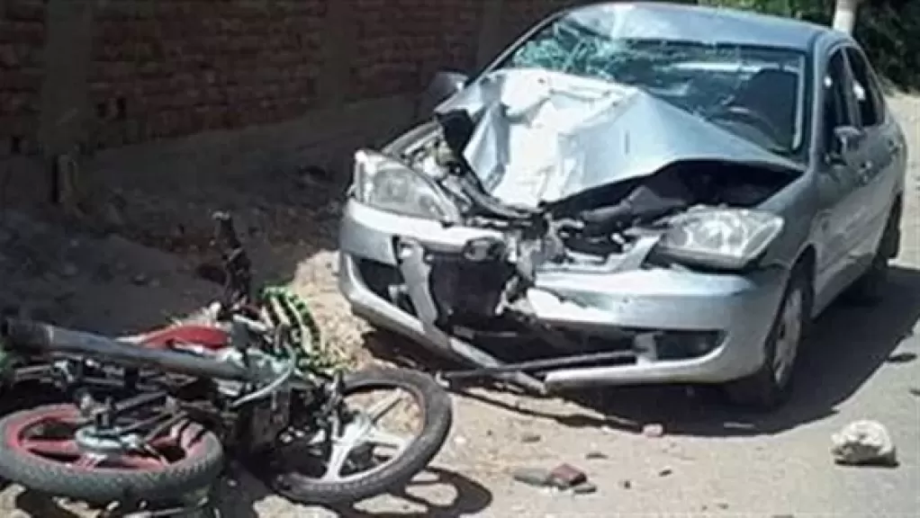 حادث تصادم سيارة ودراجة بخارية