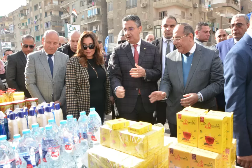 خلال جولة تفقدية لوزير التموين والتجارة الداخلية الدكتور شريف فاروق وزيرة التنمية المحلية