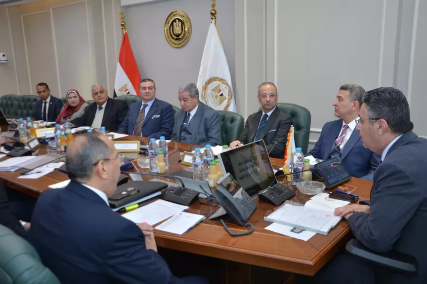 اجتماع وزير التموين مع شركات الزيوت