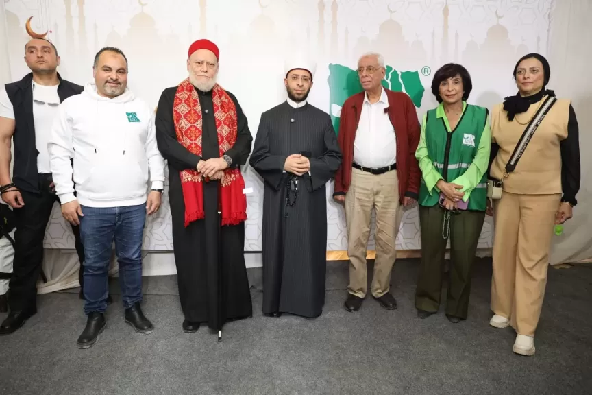 الدكتور أسامة الأزهري، وزير الأوقاف، والدكتور علي جمعة، رئيس مجلس أمناء مؤسسة "مصر الخير"، والدكتور محمد رفاعي، الرئيس التنفيذي لمؤسسة "مصر الخير"