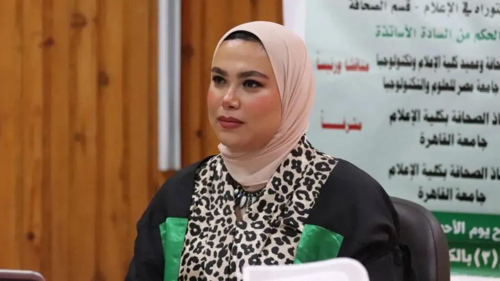 الدكتورة راندا صالح خلال مناقشة الرسالة