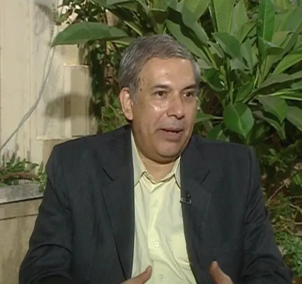 عمرو دوارة