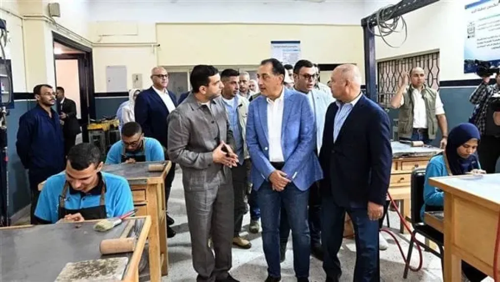 مدبولي يتفقد إيجيبت جولد الثانوية للتكنولوجيا