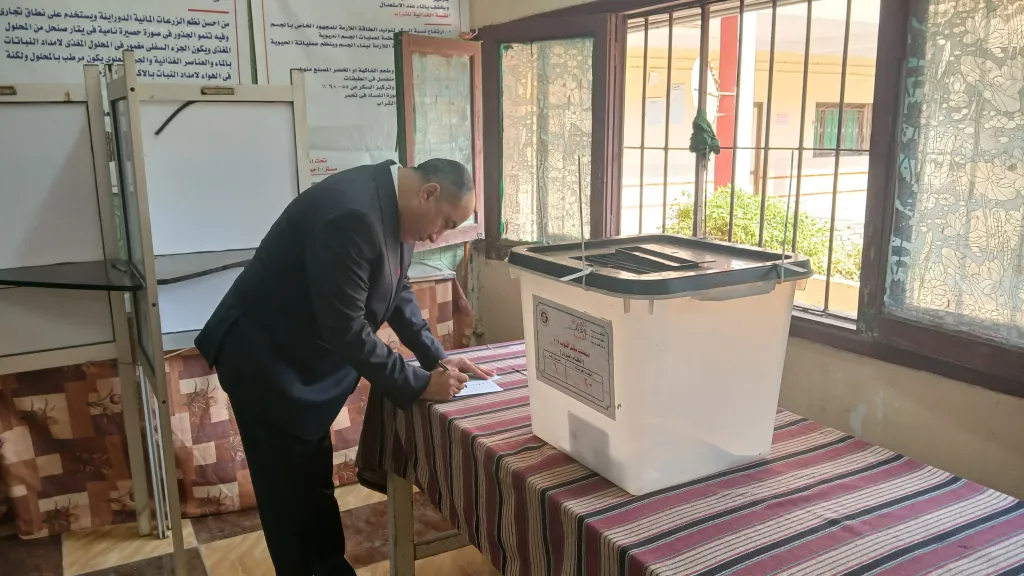 النائب عمرو رشاد يدلي بصوته