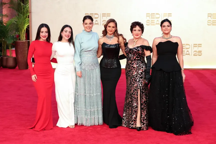 فريق فيلم "جوازة ولا جنازة" 