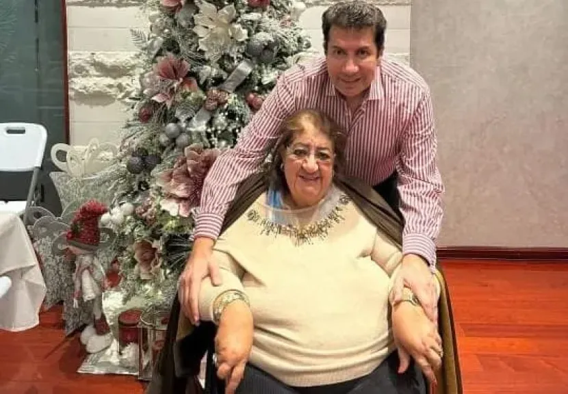 هانى رمزى ووالدته 