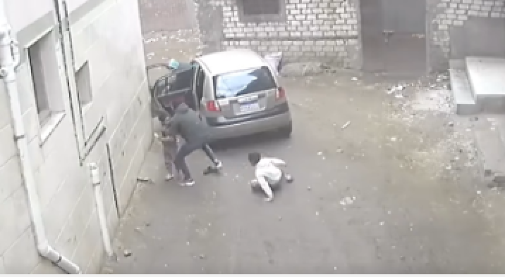 لحظة خطف الطفل