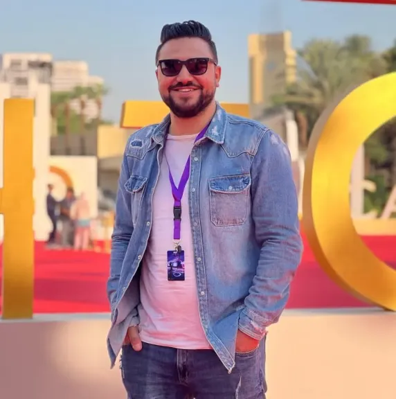 الكاتب الصحفي ياسر ربيع 