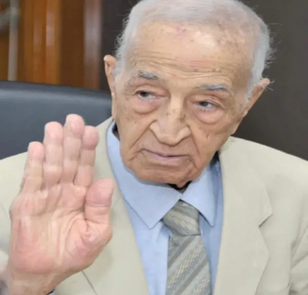 الإعلامي فهى عمر 