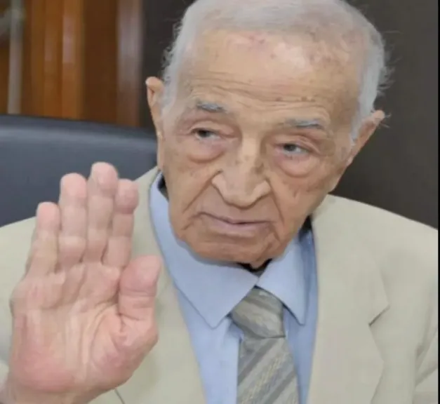 شيخ الإذاعيين فهمي عمر 