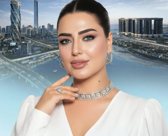 الإعلامية منى العمدة 