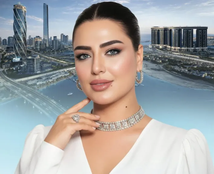 الإعلامية منى العمدة 