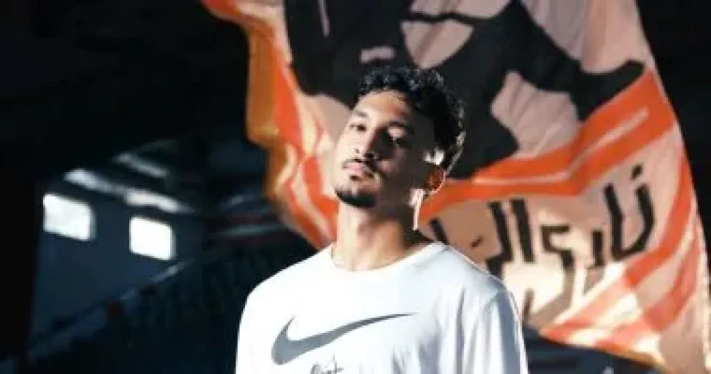 أحمد شريف لاعب الفريق الأول لنادي الزمالك 