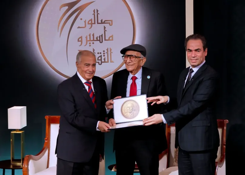 تكريم نجوم الإعلام والثقافة بماسبيرو 