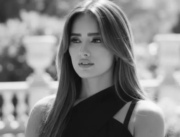 الفنانة زينة