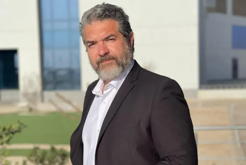 الفنان خالد العيسوي 