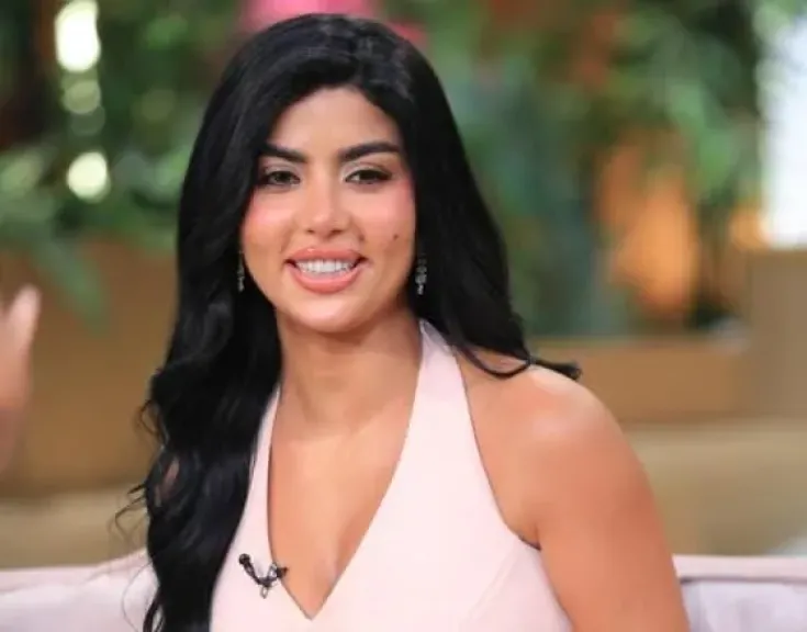 كارولين عزمي 