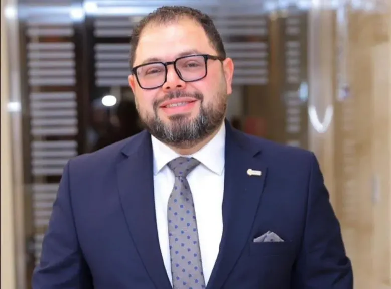 الدكتور أيمن الدهشان خبير التنمية البشرية 