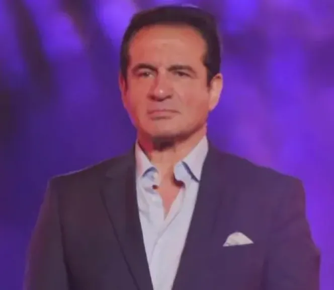 المطرب محمد ثروت 