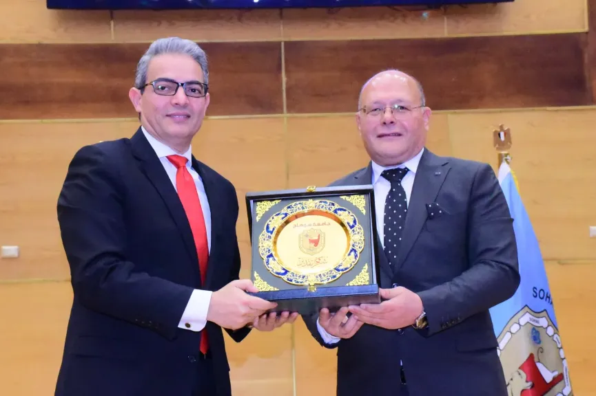 نقيب الإعلاميين ورئيس جامعة سوهاج 
