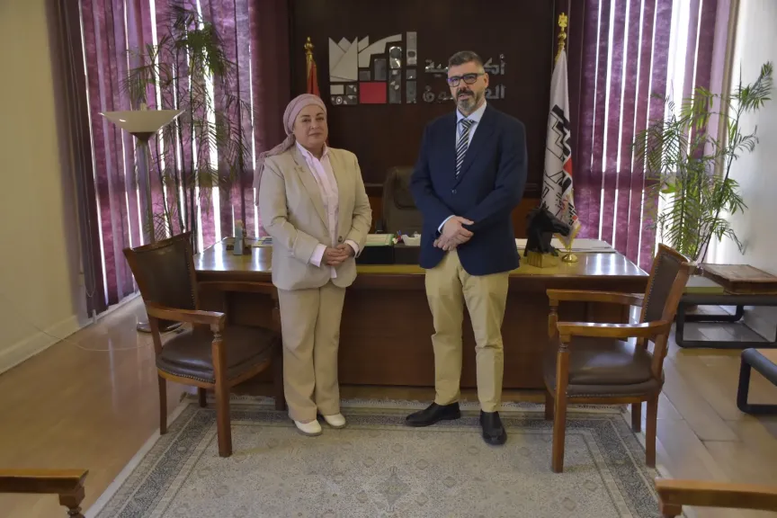 د. نبيلة حسن رئيس الأكاديمية 